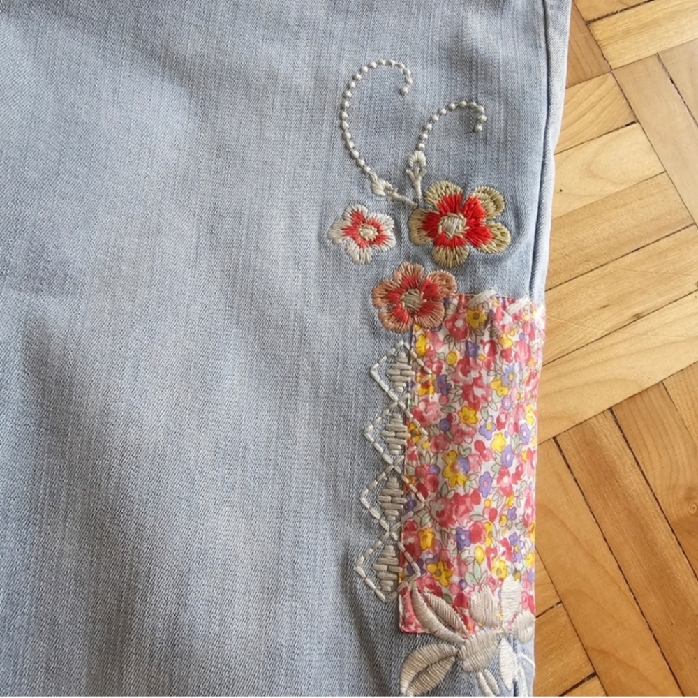 Embroidered Light Blue Jeans - Picture 5 of 5